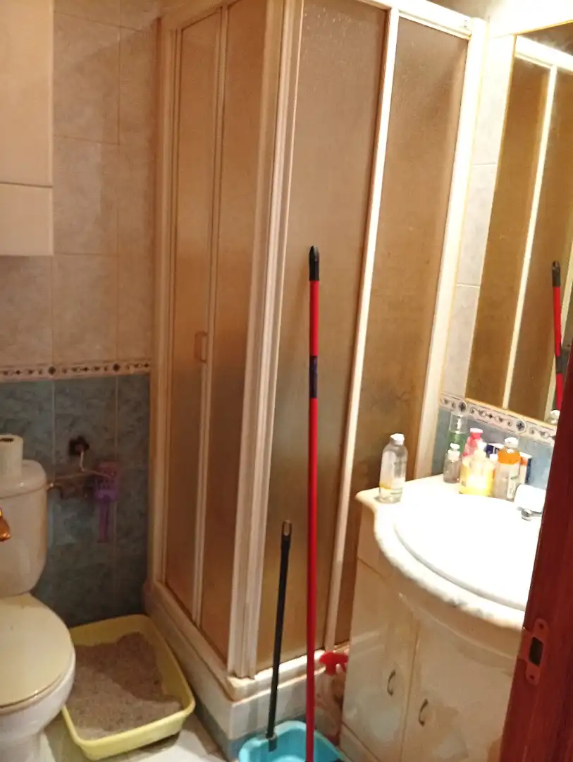 Bathroom of Flat for sale in Madrid  with Air Conditioner, Heating and Parquet flooring