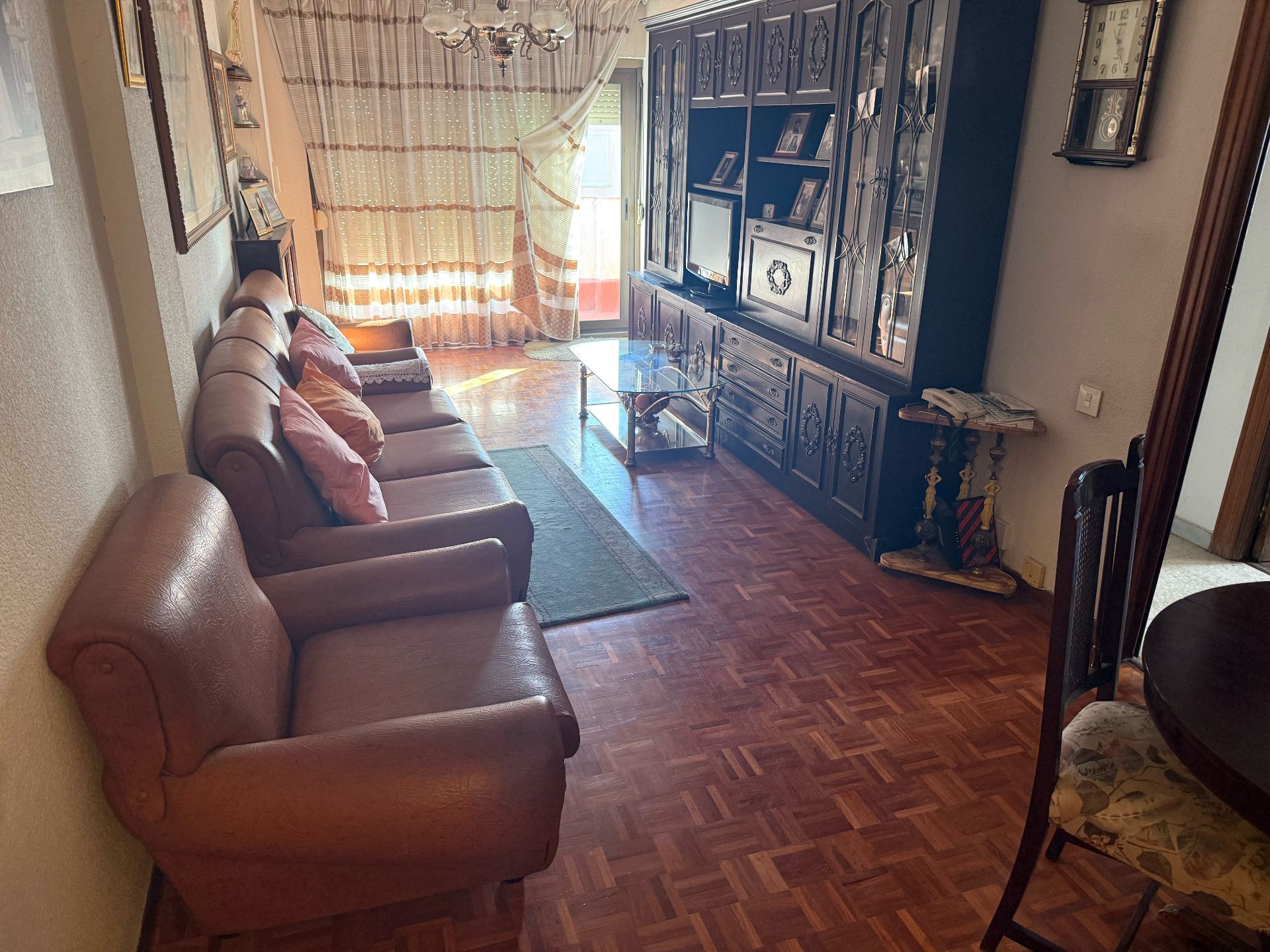 Sala de estar de Piso en venta en León Capital  con Calefacción, Parquet y Terraza