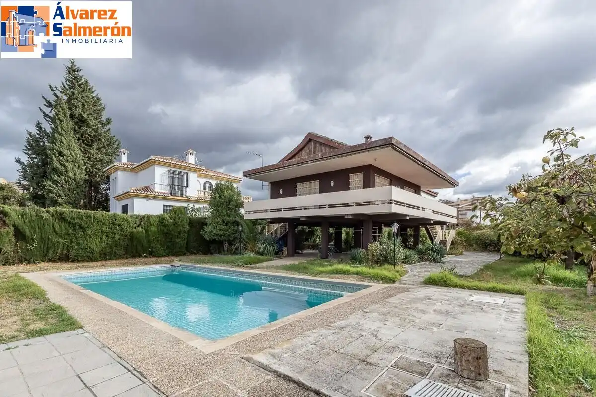 Casa con terrazza in vendita a Avenida HUETOR VEGA