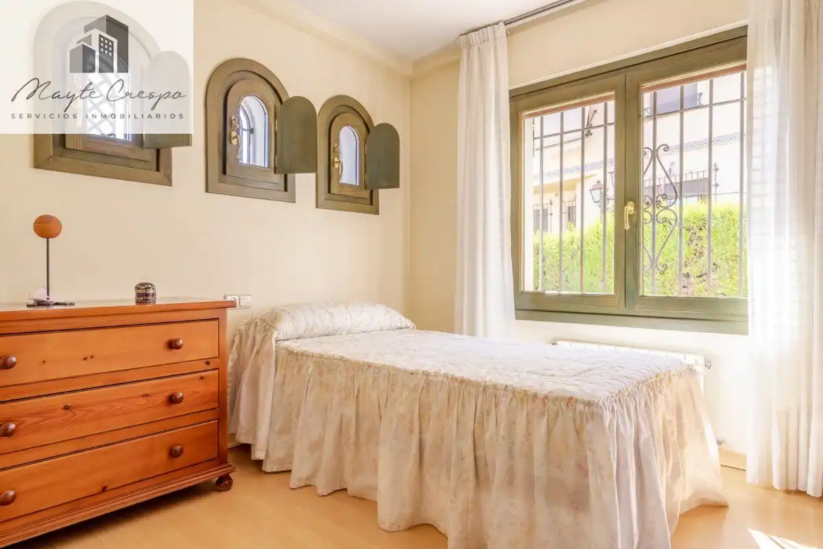 Habitación de Casa o chalet en venta en La Zubia con Aire acondicionado, Calefacción y Jardín privado