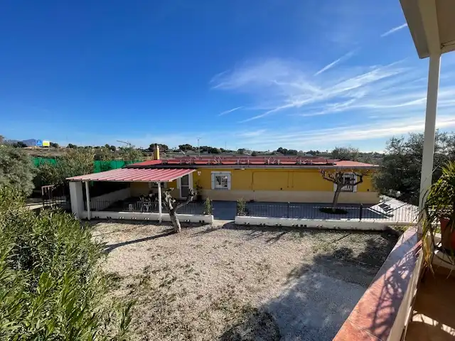 Vista exterior de Casa o xalet en venda en Alicante / Alacant amb Aire condicionat, Calefacció i Jardí privat