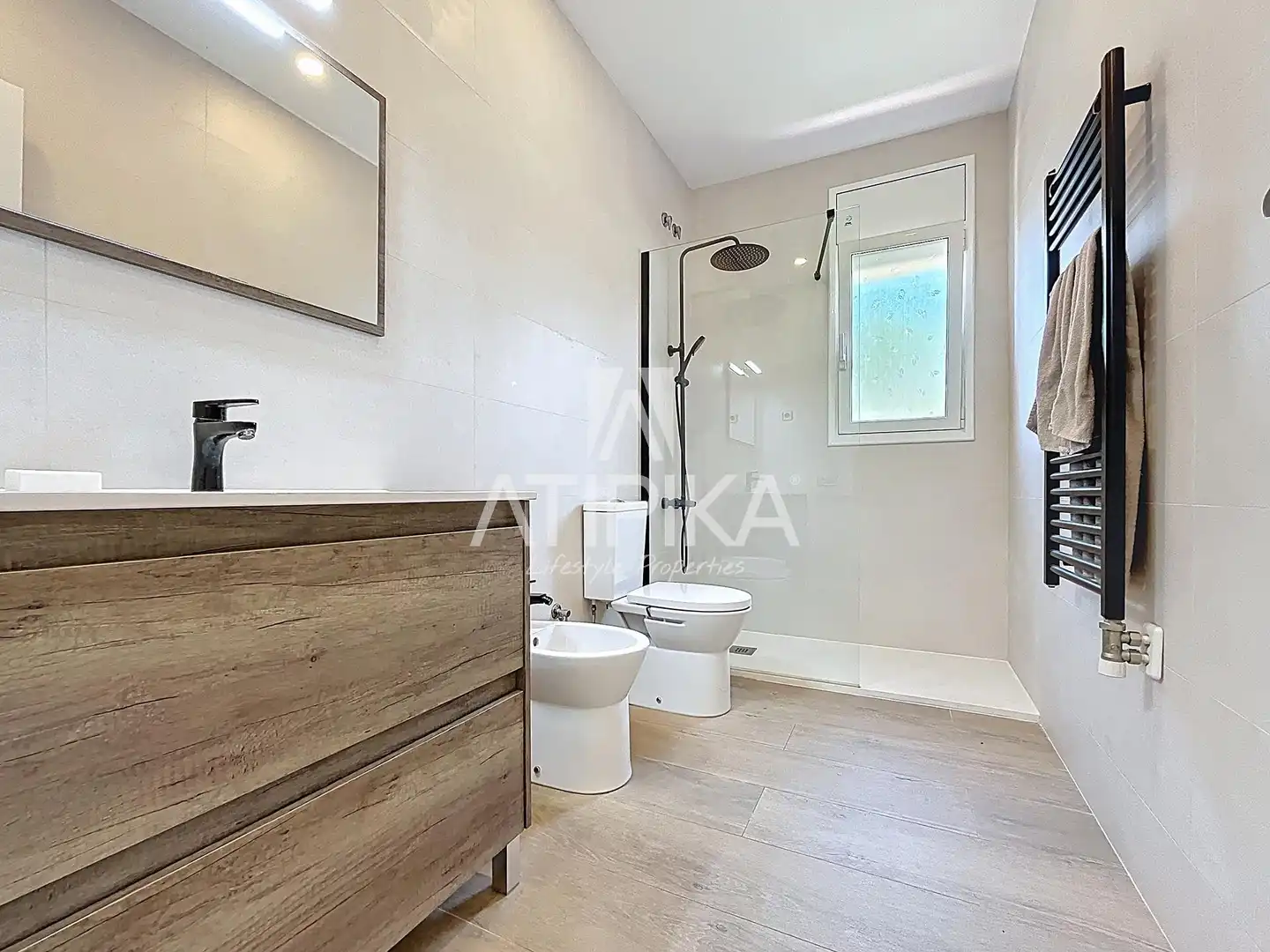 Bathroom of Houses for sale in Sant Pere de Ribes  with Swimming Pool, Oven and Washing machine