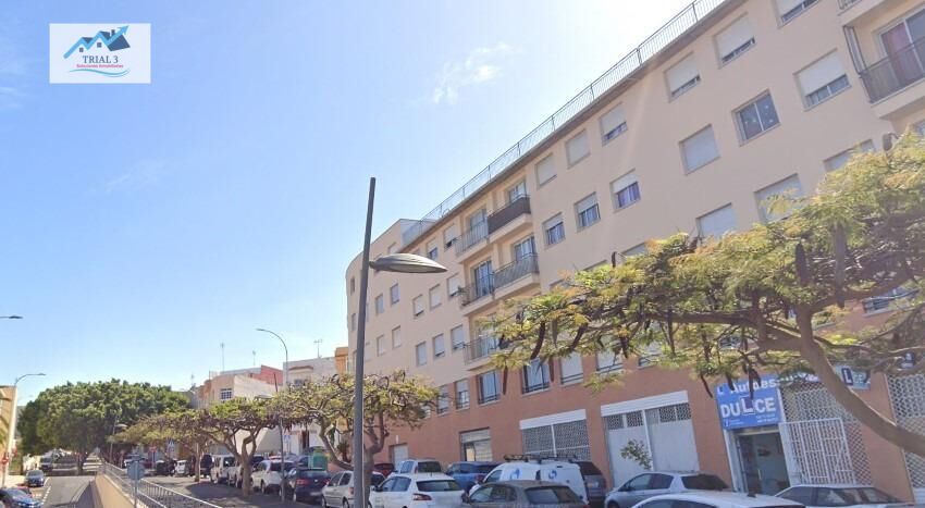 Casa adosada en venda a  AHOREN, Alisios