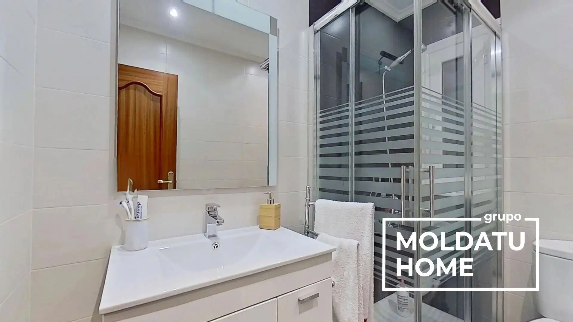 Bathroom of Flat for sale in Bilbao   with Heating and Terrace