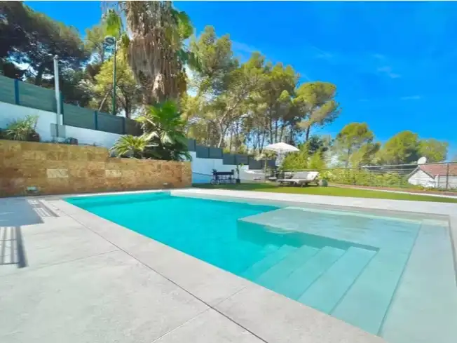 Detached house with pool for sale in Calle Serrallarga 20-22