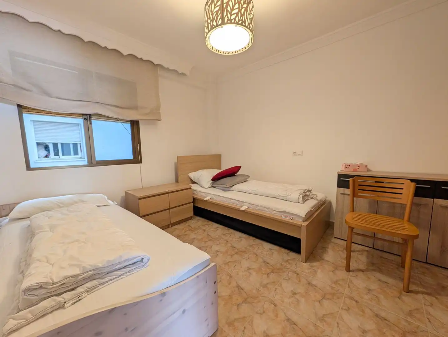 Habitación de Apartamento de alquiler en Estepona con Aire acondicionado, Calefacción y Terraza