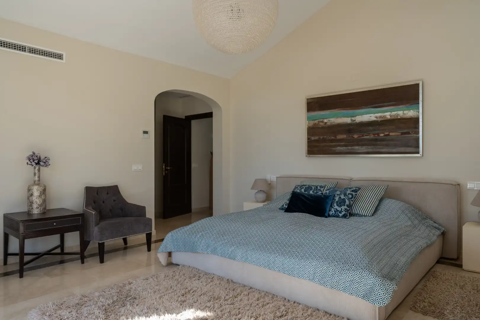 Dormitori de Casa o xalet en venda en Marbella amb Aire condicionat, Calefacció i Jardí privat