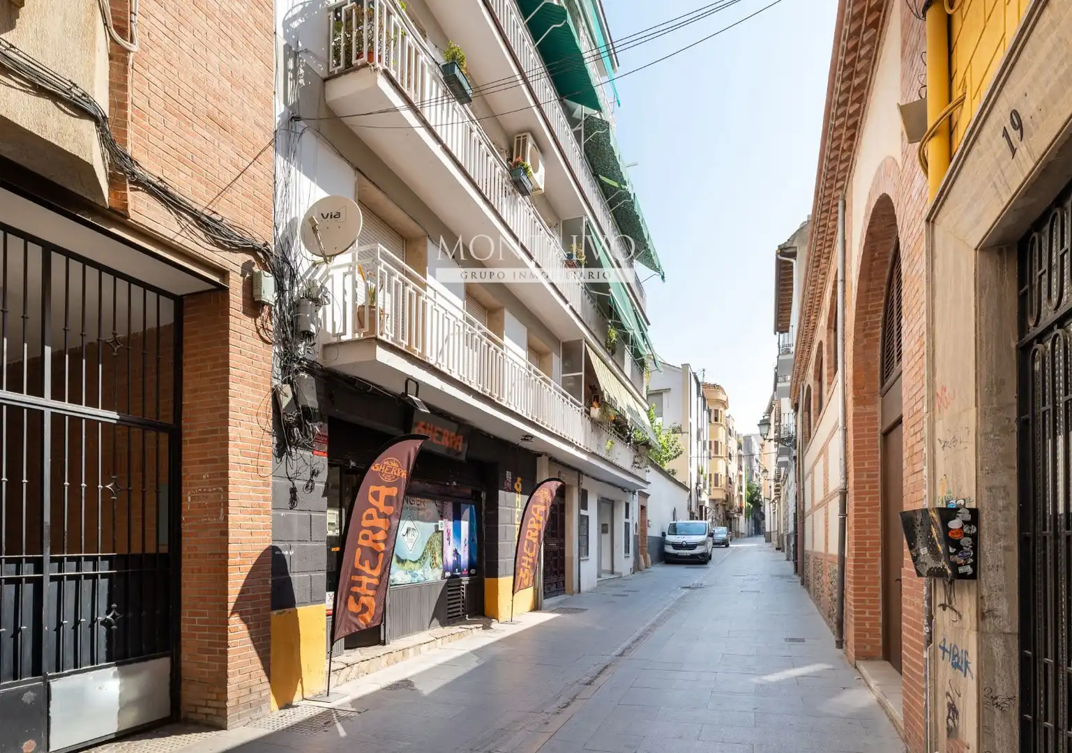 Vista exterior de Pis en venda en Granada amb Terrassa i Traster