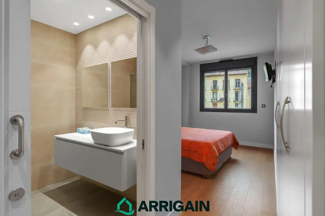 Habitación de Piso en venta en Donostia - San Sebastián  con Calefacción, Terraza y Trastero