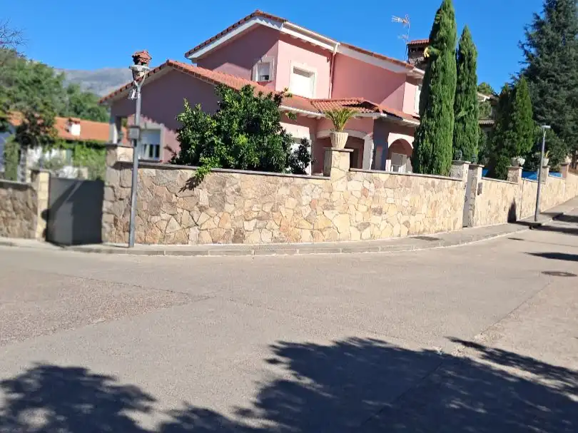 Xalet amb piscina en venda a Avenida de la Madre Maravillas 33