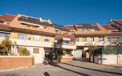 Vista exterior de Dúplex en venda en Monachil amb Aire condicionat, Terrassa i Piscina comunitària