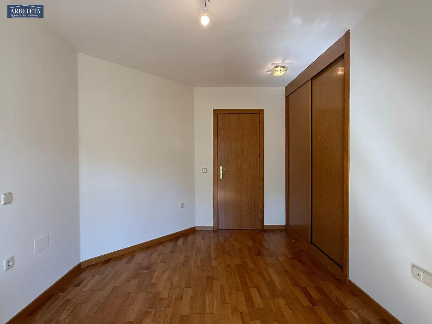 Schlafzimmer von Wohnung zum Verkauf in Sigüenza mit Heizung, Parkett und Gemeinschaftspool