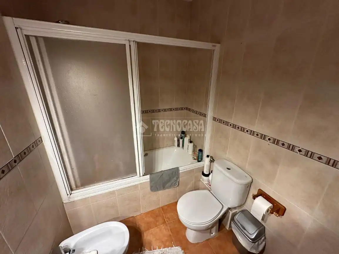 Badezimmer von Wohnung zum Verkauf in Meco mit Heizung