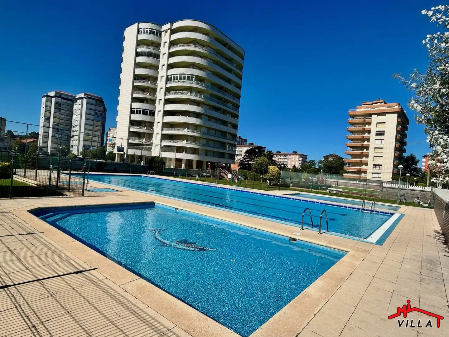 Piscina de Pis en venda en Laredo amb Calefacció, Terrassa i Balcó