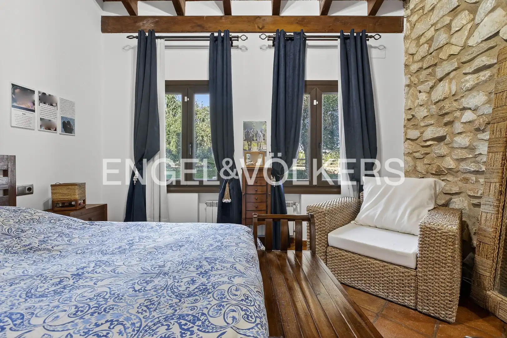 Habitación de Finca rústica en venta en La Puebla del Río con Aire acondicionado, Calefacción y Jardín privado