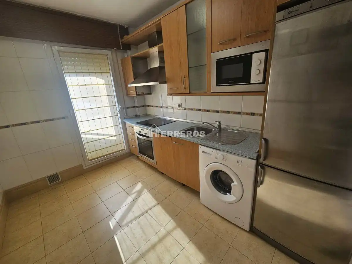 Cocina de Piso en venta en  Logroño con Calefacción, Parquet y Trastero