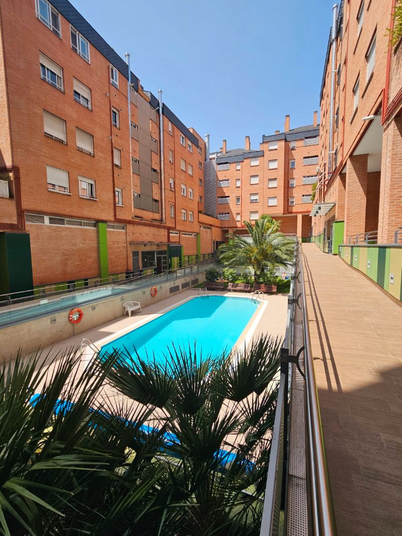 Swimming pool of Premises for sale in  Madrid Capital  with Air Conditioner, Parquet flooring and Alarm