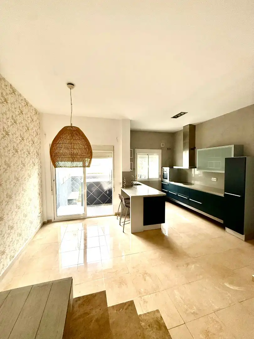 Terraced house with terrace for sale in Calle Cánovas del Castillo, imagen 2