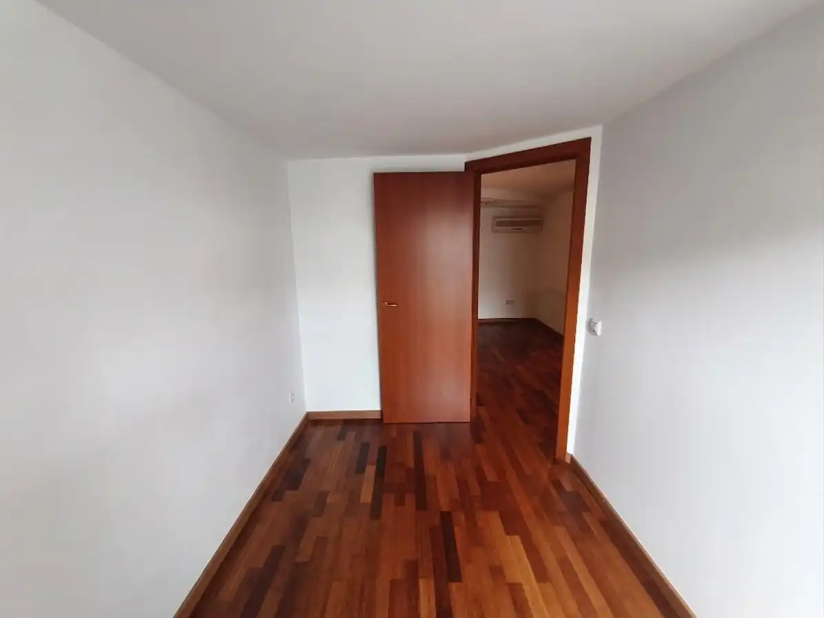 Office for rent in Girona  with Air Conditioner, Heating and Terrace