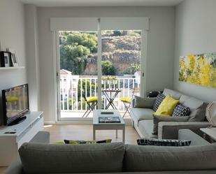 Living room of Flat to rent in  Granada Capital  with Air Conditioner, Furnished and Balcony