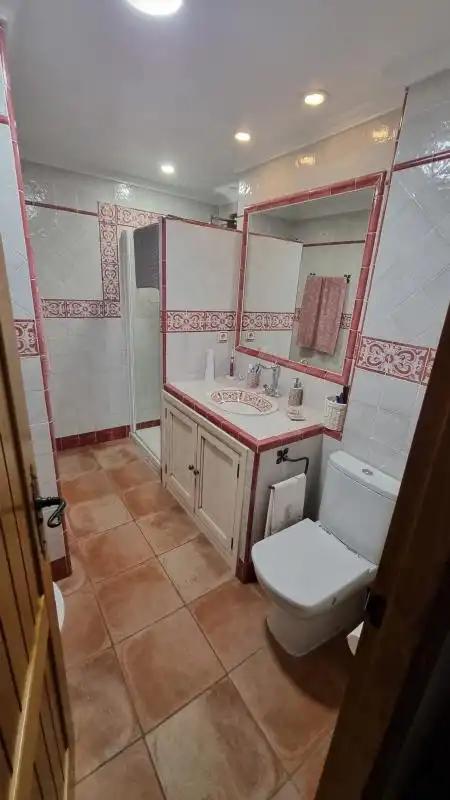 Bathroom of Flat for sale in Sevilla  with Air Conditioner, Heating and Terrace