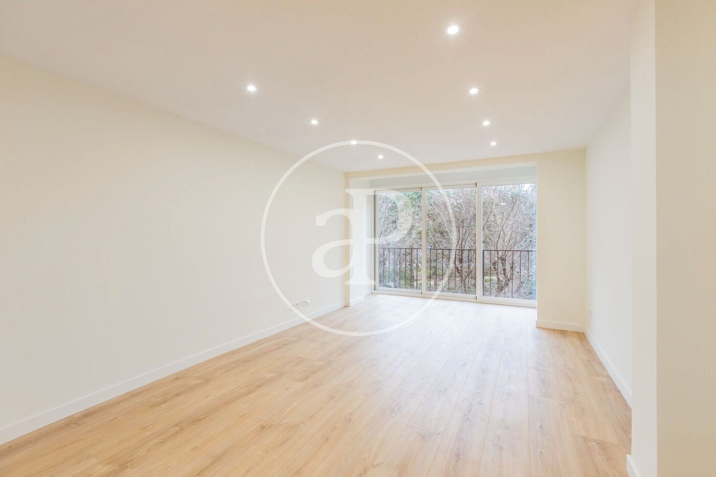 Sala de estar de Piso en venta en  Madrid Capital con Aire acondicionado, Calefacción y Jardín privado