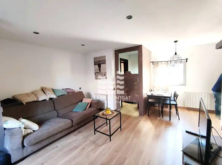 Sala d'estar de Àtic en venda en Badalona amb Calefacció, Parquet i Terrassa