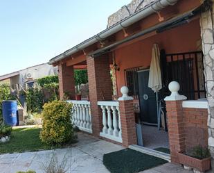 Exterior view of House or chalet for sale in Fuentes de Ebro  with Heating, Private garden and Terrace