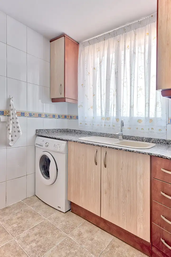 Apartments for rent in Carrer Venecia, 28, Montañar - El Arenal