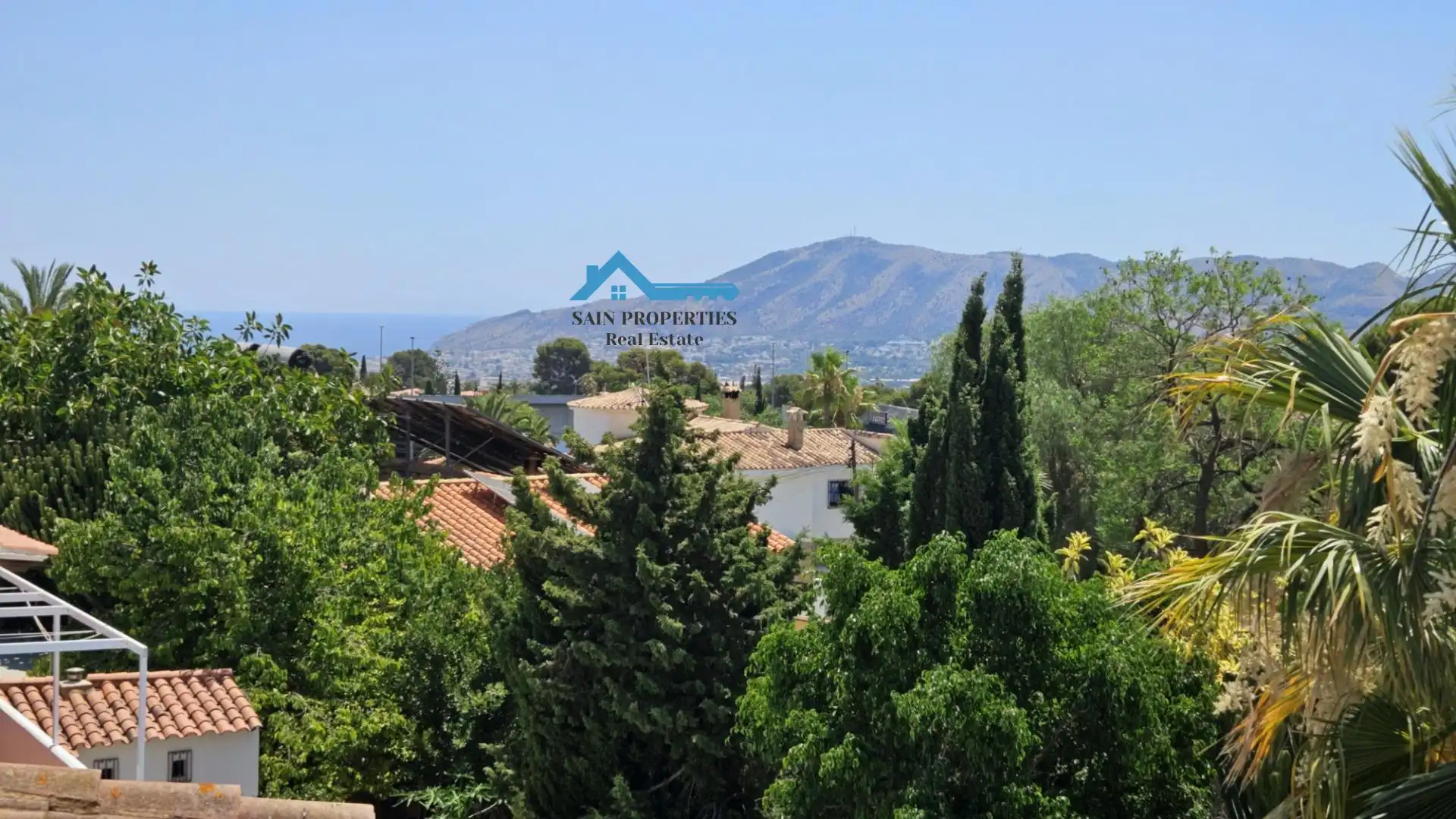 Vista exterior de Casa o xalet en venda en La Nucia amb Aire condicionat, Calefacció i Jardí privat