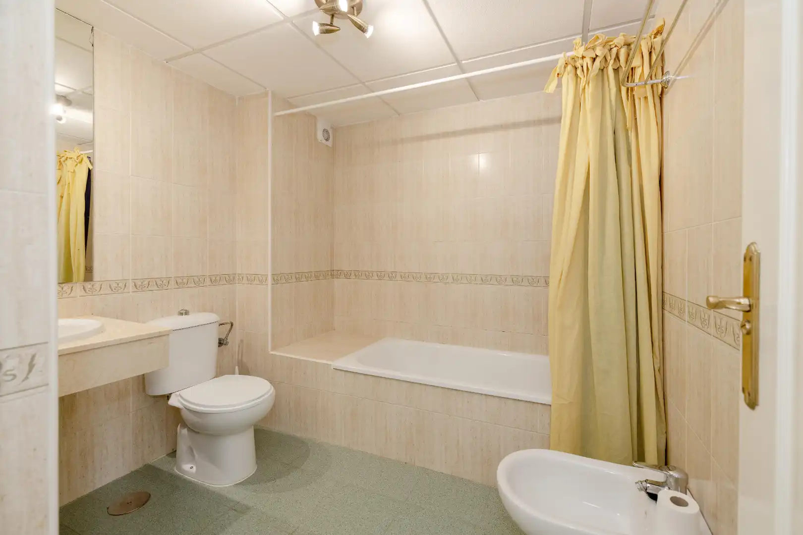 Bathroom of Apartments for sale in Marbella  with Terrace and Community pool