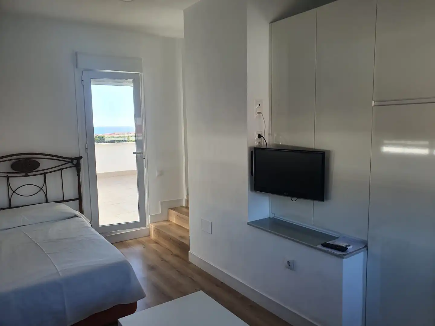 Habitación de Ático de alquiler en Roquetas de Mar con Aire acondicionado, Calefacción y Parquet