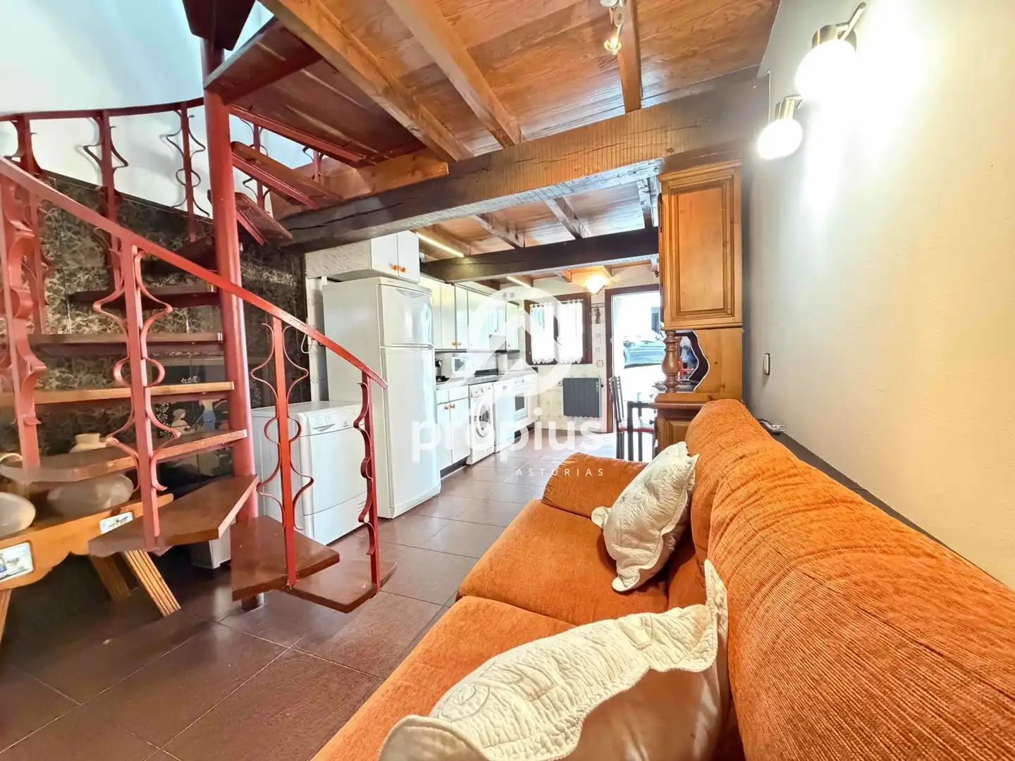 Sala de estar de Casa adosada en venta en Llanes con Calefacción, Trastero y Amueblado