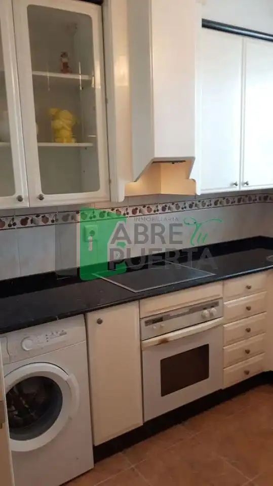 Cuina de Planta baixa en venda en Ourense Capital  amb Calefacció i Traster