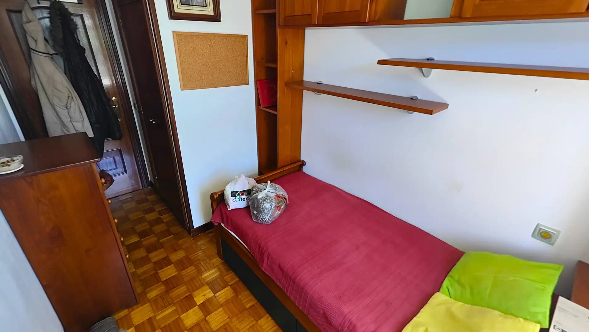 Habitación de Piso en venta en Santiago de Compostela  con Calefacción, Trastero y Amueblado
