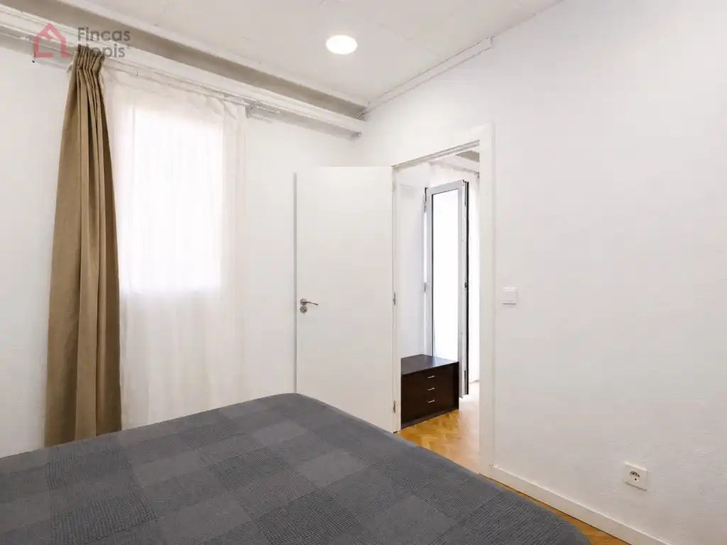 Habitación de Piso en venta en Barcelona con Balcón y Internet