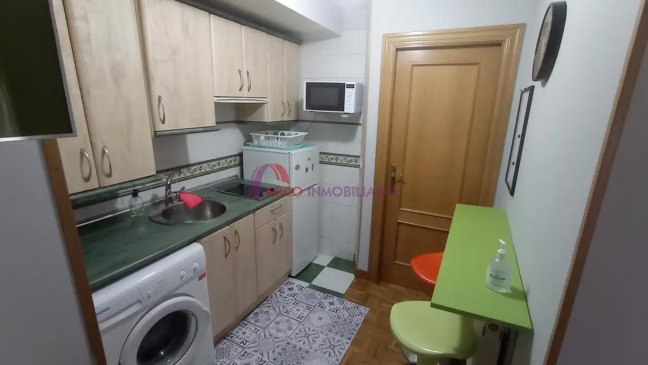 Cuina de Apartament en venda en Burgos amb Calefacció i Balcó
