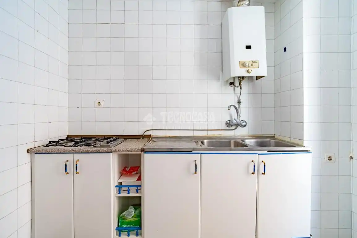 Kitchen of Flat for sale in Granada  with Terrace and Balcony