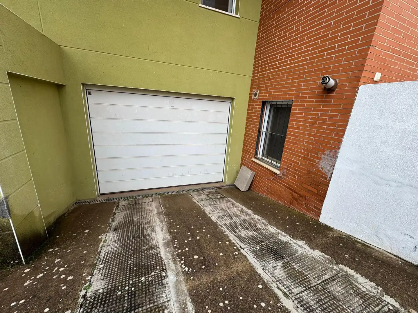 Parking de Casa adosada en venta en Poblete con Aire acondicionado, Calefacción y Jardín privado