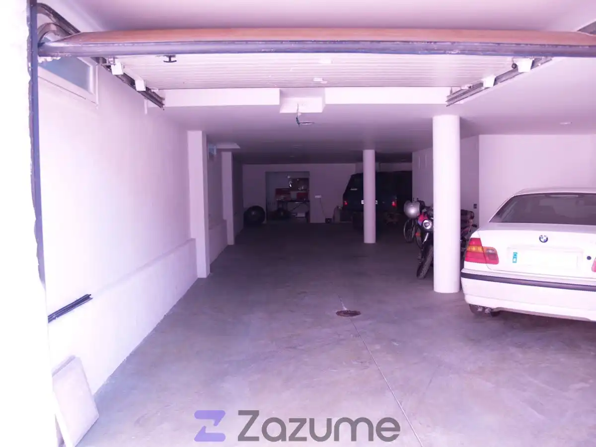 Parking de Casa o chalet de alquiler en Aldeamayor de San Martín con Calefacción, Jardín privado y Terraza