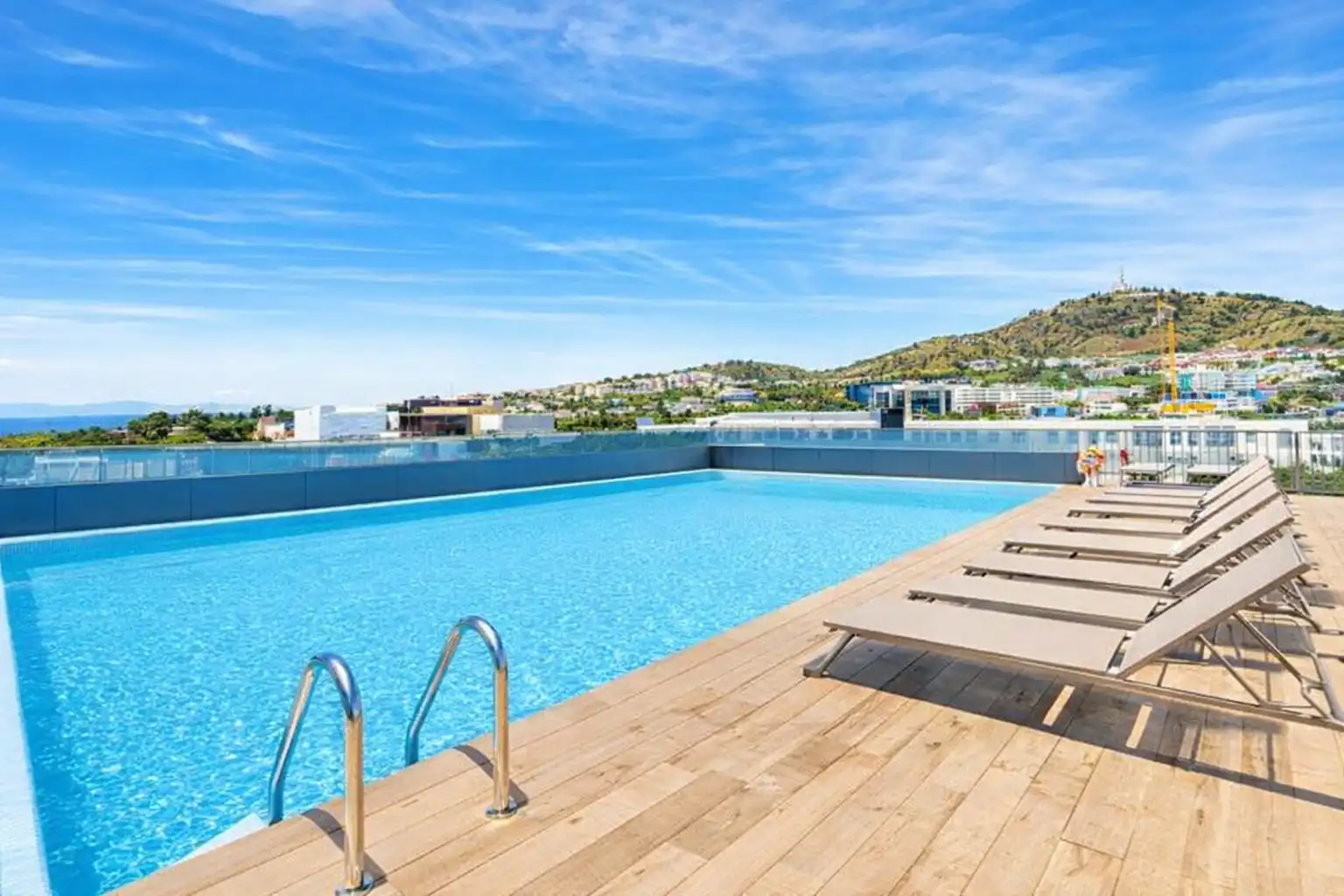 Piscina de Estudio de alquiler en Esplugues de Llobregat con Aire acondicionado, Jardín privado y Terraza