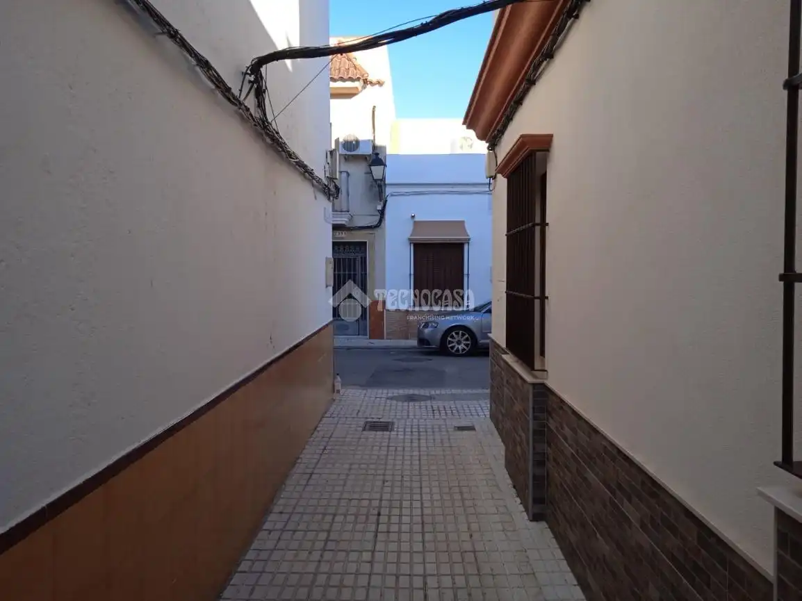 Vista exterior de Casa adosada en venta en La Rinconada con Aire acondicionado y Calefacción