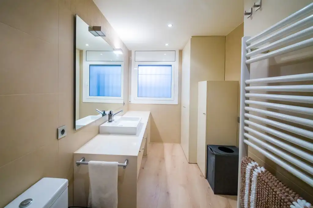 Badezimmer von Maisonette zum Verkauf in Calonge i Sant Antoni mit Klimaanlage, Heizung und Privatgarten