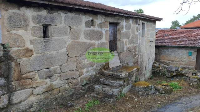 Casa-chalet en Venta en Toén