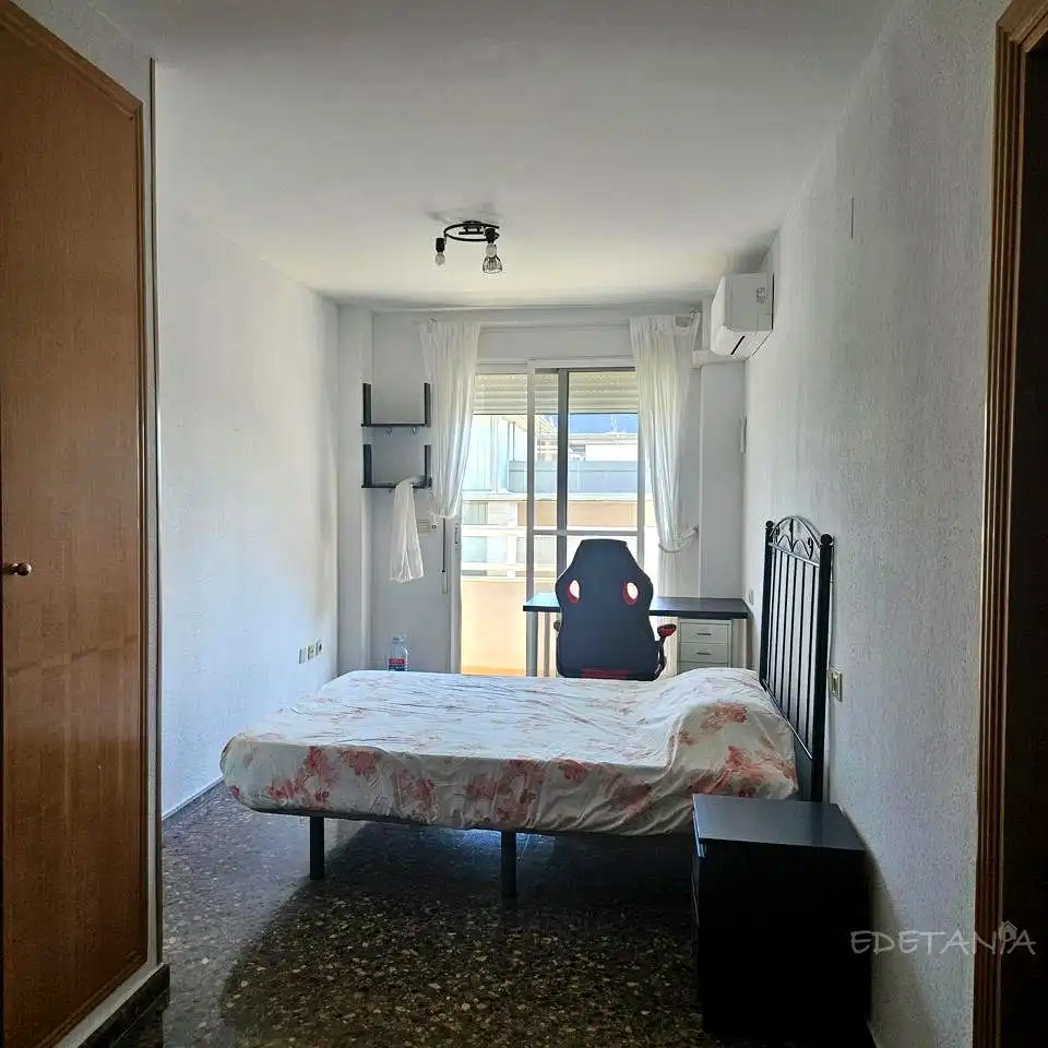 Habitación de Piso de alquiler en Alfara del Patriarca con Aire acondicionado, Amueblado y Balcón