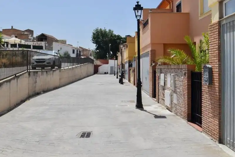 Vista exterior de Casa o xalet en venda en Alhendín amb Jardí privat, Terrassa i Piscina comunitària
