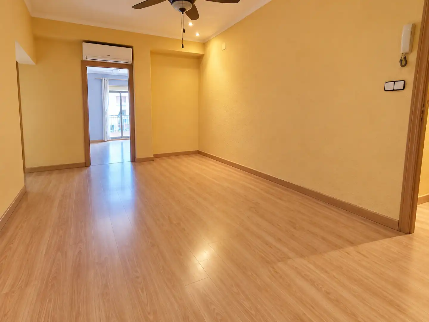 Flat with terrace for sale in Calle de Pedro Laborde, imagen 2