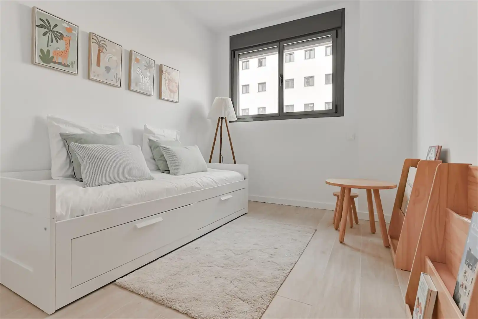 Piso en venta en Calle de la Actriz Fabiana Laura, Rosaleda - Juventud