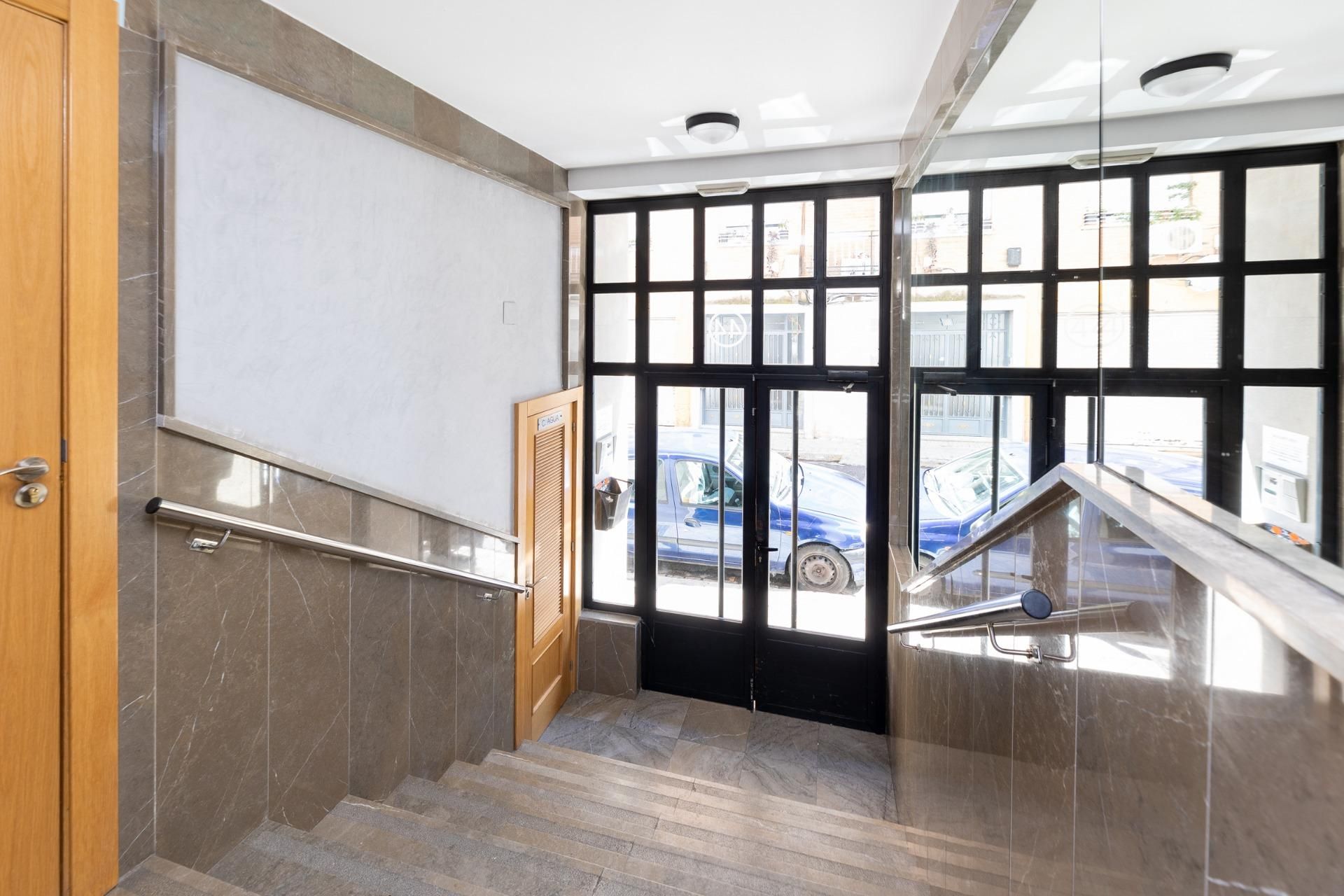 Flat for sale in  Granada Capital  with Storage room