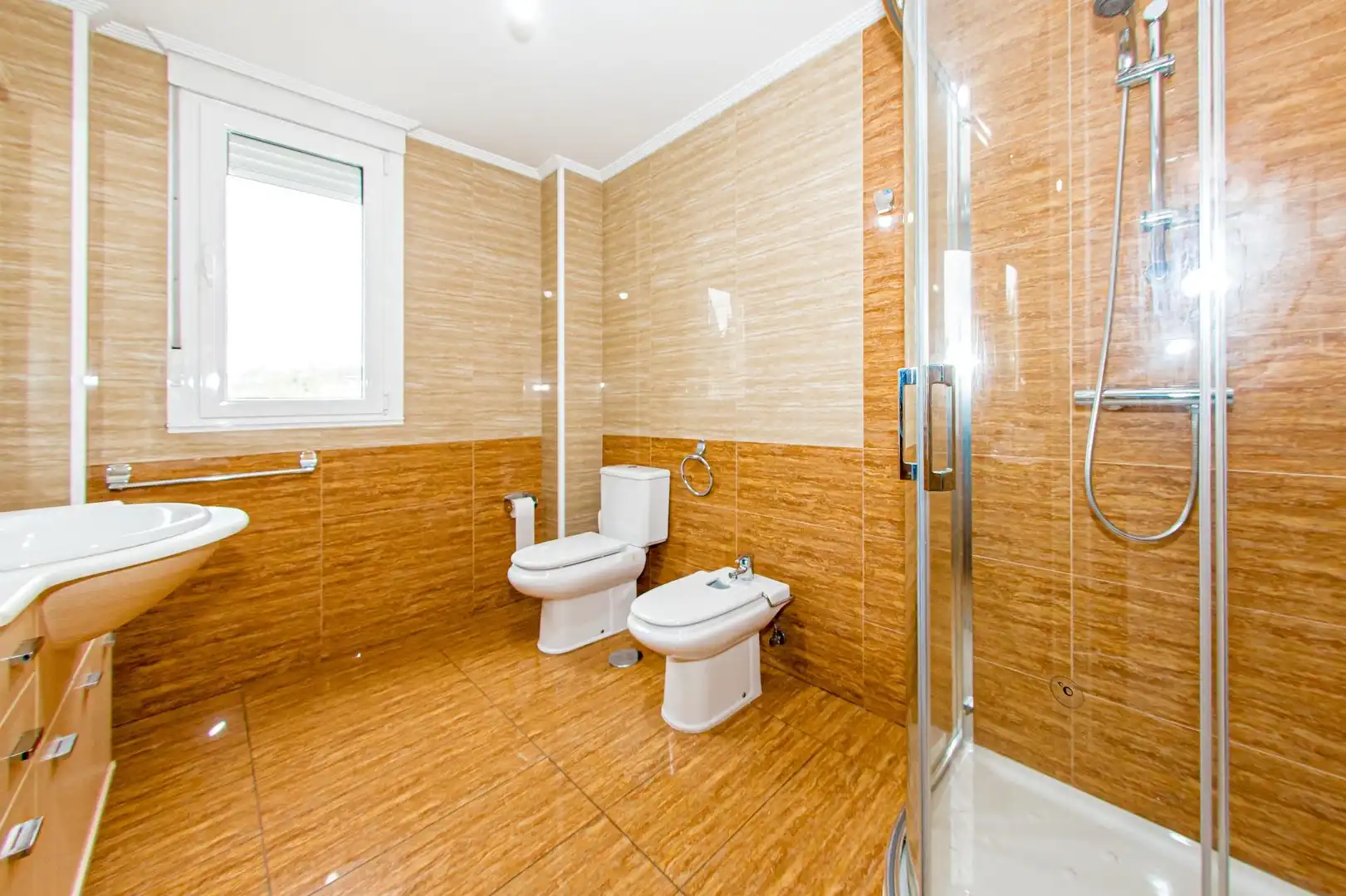 Badezimmer von Haus oder Chalet zum Verkauf in Ponferrada mit Heizung, Privatgarten und Terrasse